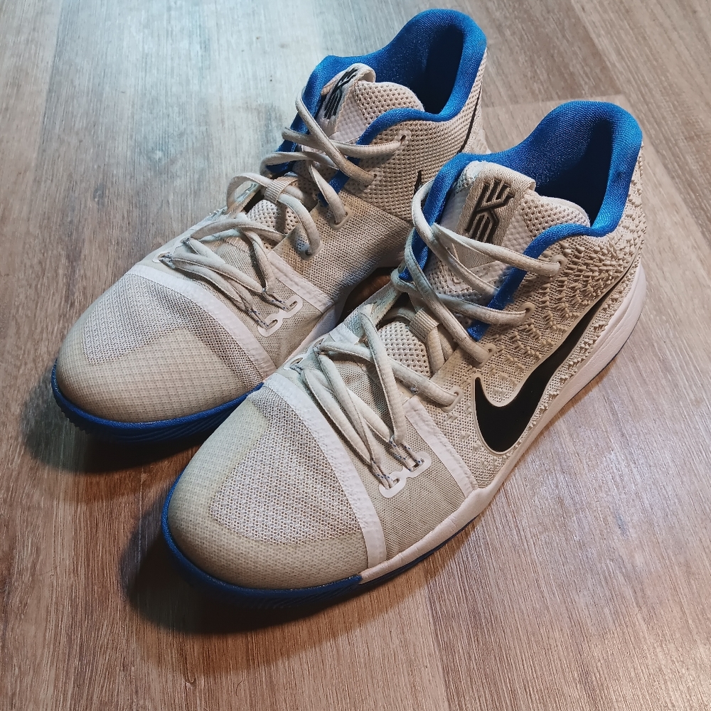 Nike Boys Kyrie 3 Gs Basketball Shoes 859466-102 2016 Lace Up Sneakers 7Y